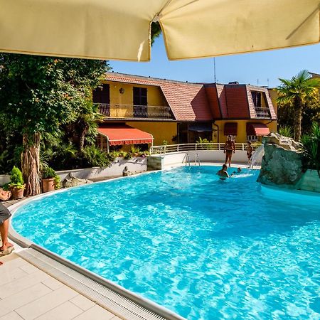 Hotel Bristol Bellaria-Igea Marina Exteriör bild