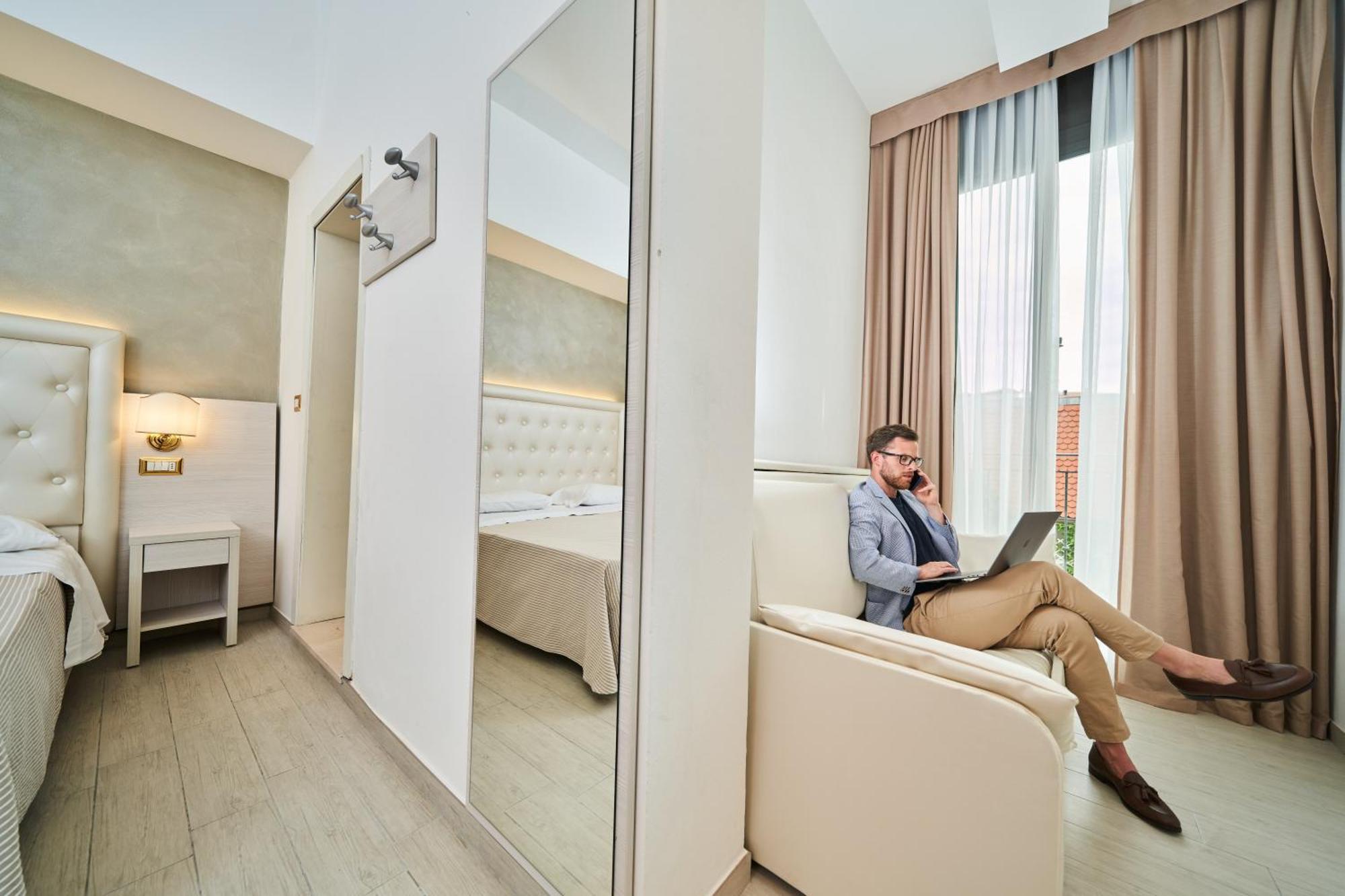 Hotel Bristol Bellaria-Igea Marina Exteriör bild