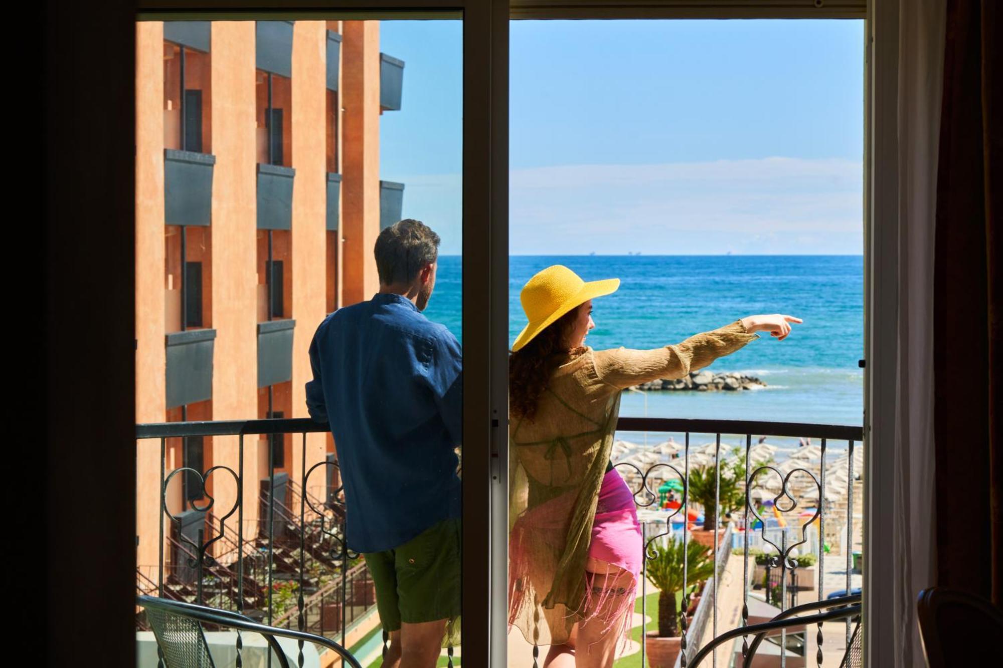 Hotel Bristol Bellaria-Igea Marina Exteriör bild