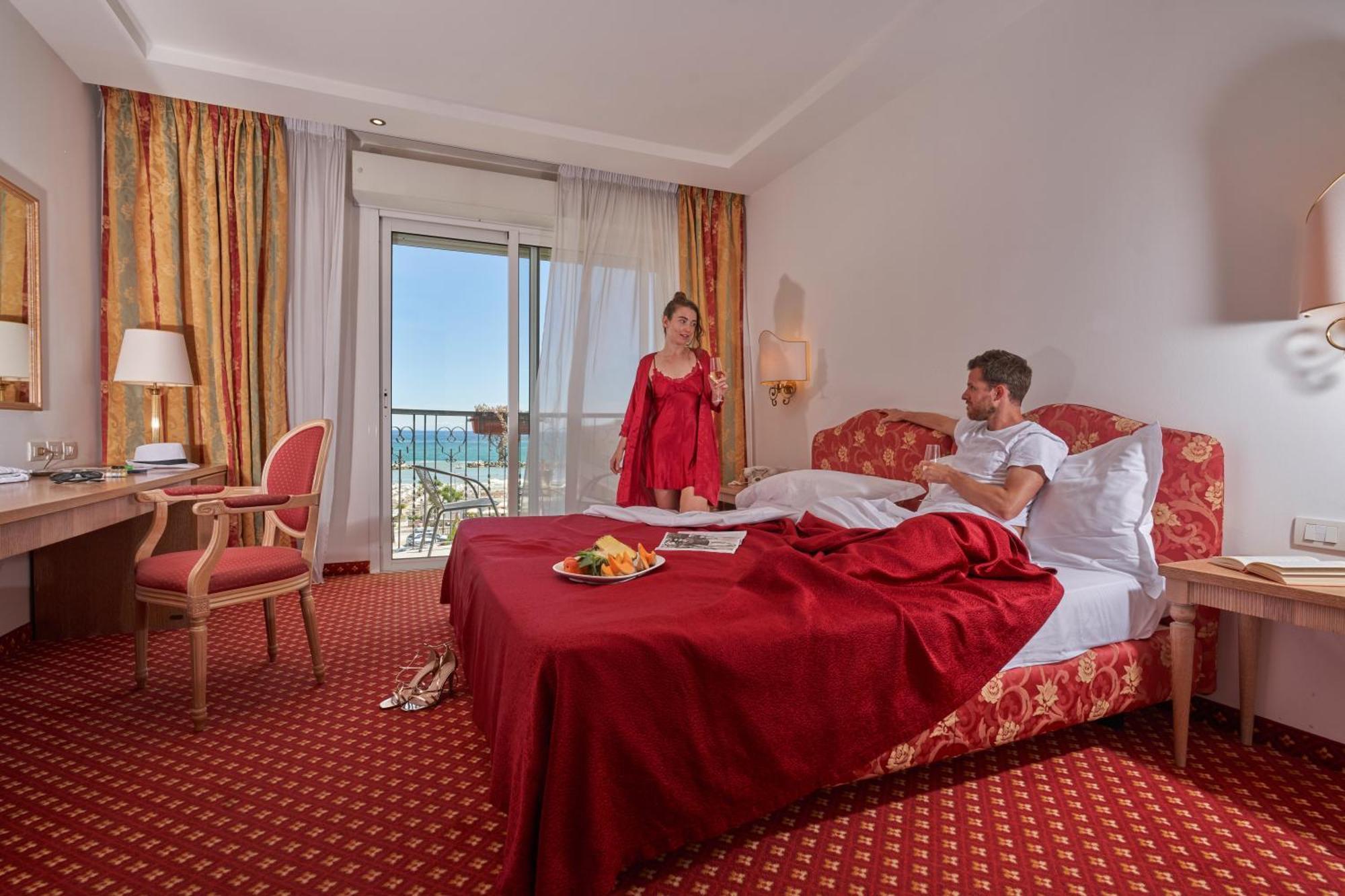 Hotel Bristol Bellaria-Igea Marina Exteriör bild