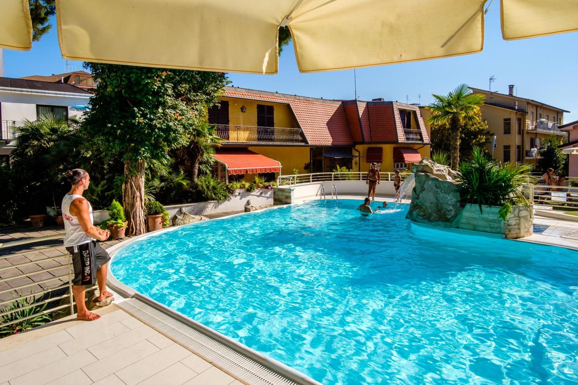 Hotel Bristol Bellaria-Igea Marina Exteriör bild